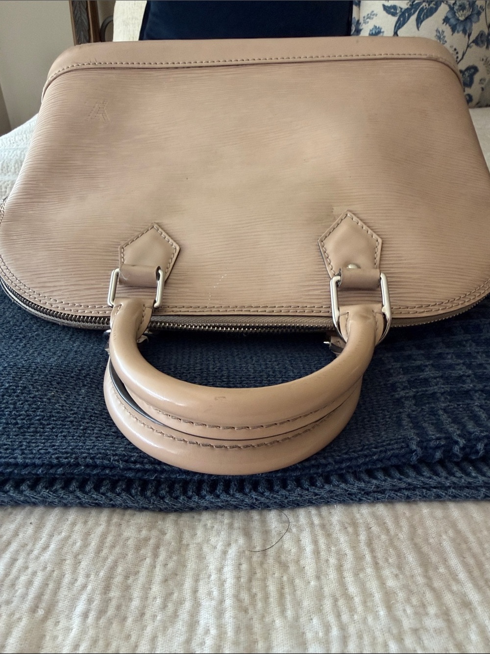 Louis Vuitton Alma Epi Leather Top-Handle - Picture 4 of 13
